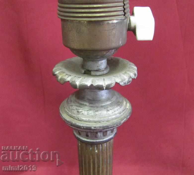 Δημοπρασία Μεταλλικό κηροπήγιο του 19ου αιώνα με κλειδί πορσελάνης και σχήμα Δημοπρασία Μεταλλικό κηροπήγιο του 19ου αιώνα με κλειδί πορσελάνης και σχήμα