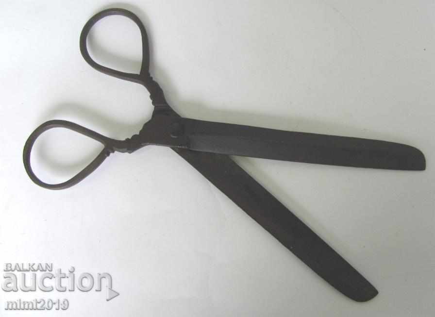 19 век Ръчно Кована Голяма Желязна Ножица с цена 280.00 лв. | € 143.16 19 век Ръчно Кована Голяма Желязна Ножица с цена 280.00 лв. | € 143.16