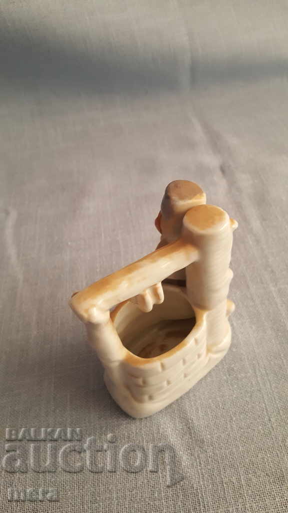 Auction Porcelain composition Auction Porcelain composition