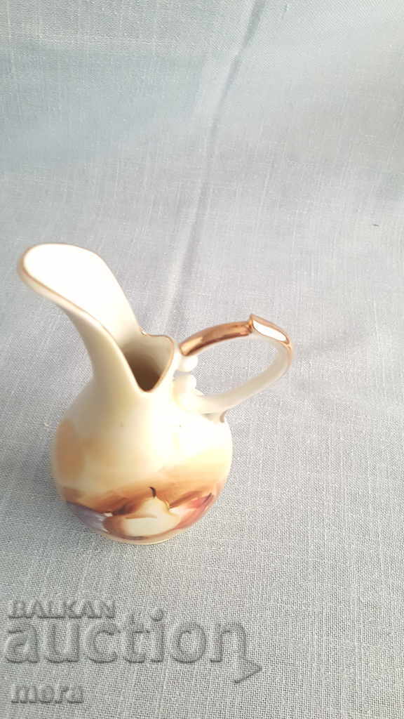 Porcelain vase with price 25.00 BGN | € 12.78 Porcelain vase with price 25.00 BGN | € 12.78