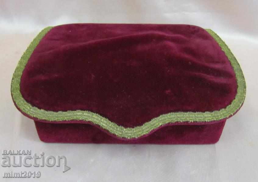 30 Jewelry Box with 2 pcs. Necklaces with price 75.00 BGN | € 38.35