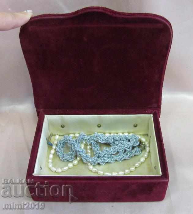 Auction  30 Jewelry Box with 2 pcs. Necklaces