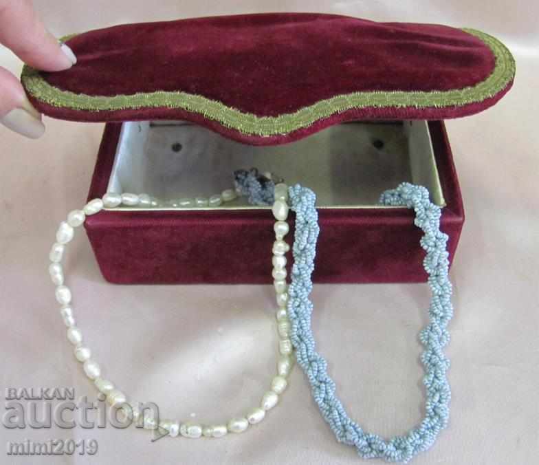 Delivery of 30 Jewelry Box with 2 pcs. Necklaces