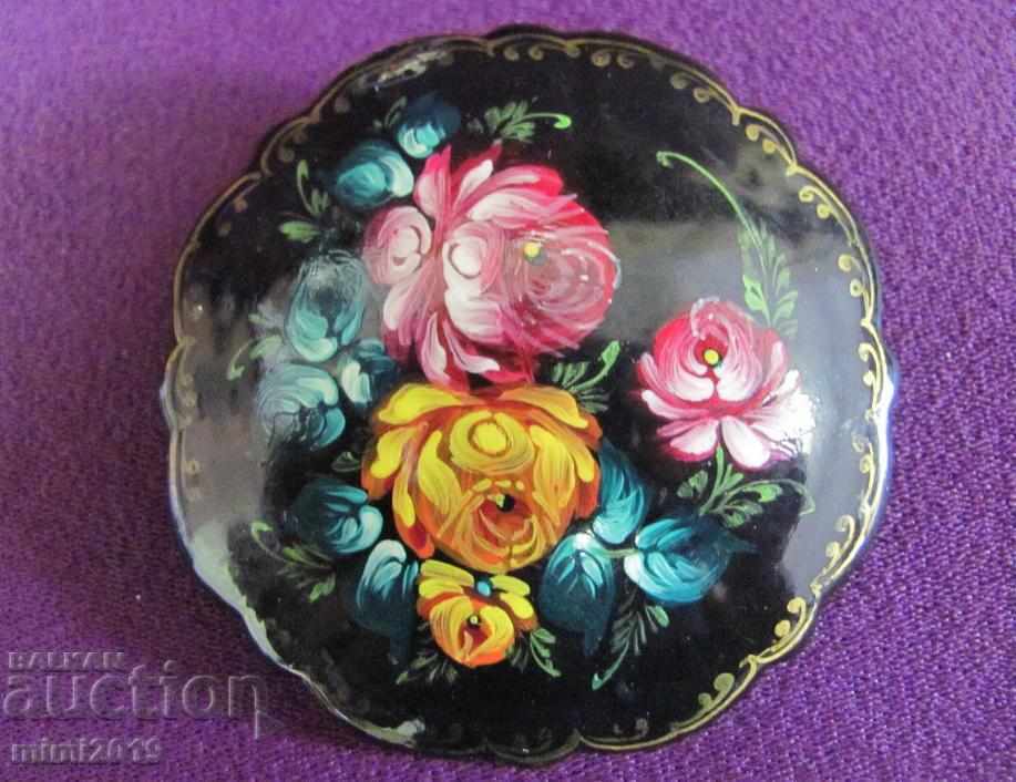 Delivery of Vintage Russian Brooch Type Fedoskino signed Delivery of Vintage Russian Brooch Type Fedoskino signed