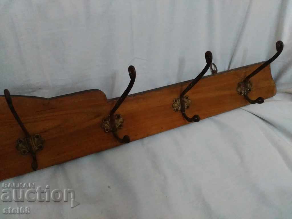 Delivery of LARGE OLD WALL HANGER