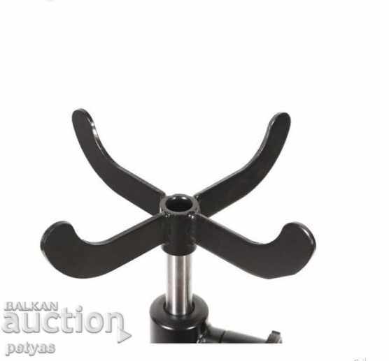 Auction Gearbox jack, 500 kg with RockForce foot pump Auction Gearbox jack, 500 kg with RockForce foot pump