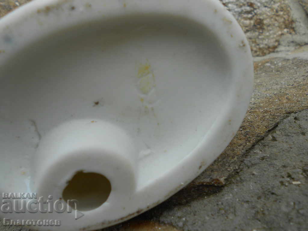 Delivery of Porcelain statuette Delivery of Porcelain statuette