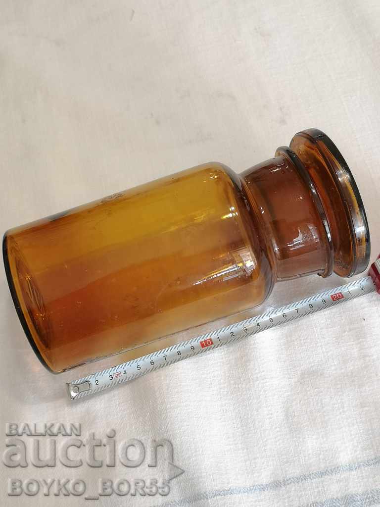 Δημοπρασία Μεγάλο μπουκάλι με ένα παλιό φαρμακείο μπουκάλι Δημοπρασία Μεγάλο μπουκάλι με ένα παλιό φαρμακείο μπουκάλι