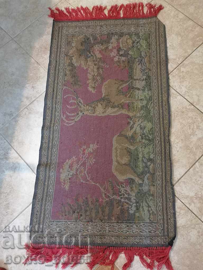 Covor de perete antic de pluș autentic cu preț 37.00 BGN | € 18.92 Covor de perete antic de pluș autentic cu preț 37.00 BGN | € 18.92