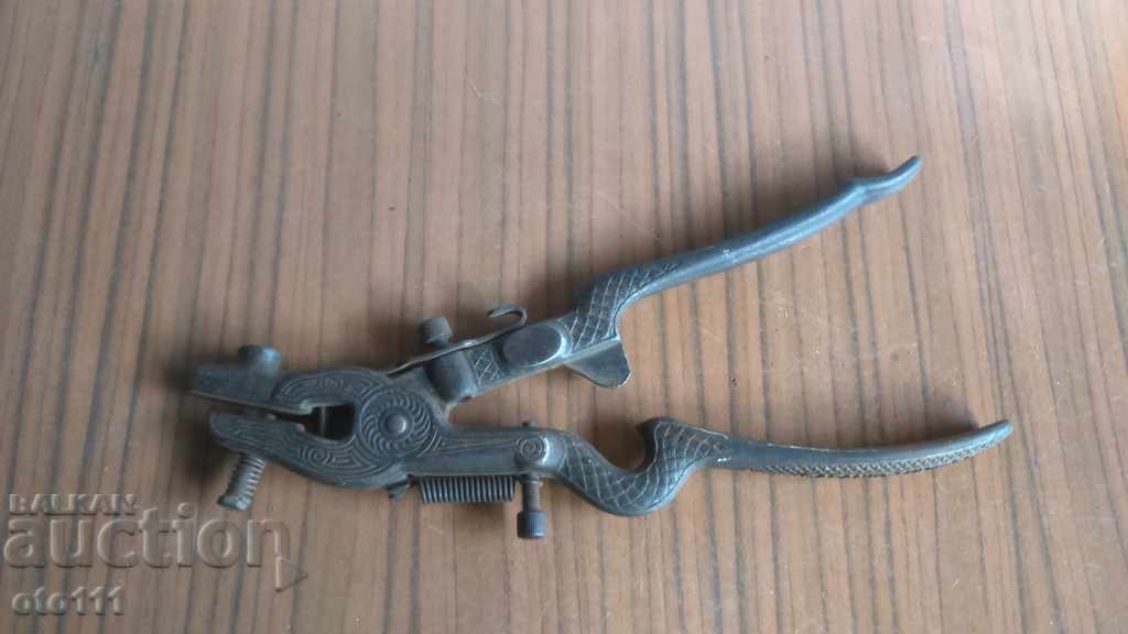 Auction OLD GERMAN PEAK PLIERS - GARANTO SKAI - D.R.P. - WW2 Auction OLD GERMAN PEAK PLIERS - GARANTO SKAI - D.R.P. - WW2