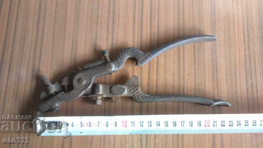 OLD GERMAN PEAK PLIERS - GARANTO SKAI - D.R.P. - WW2