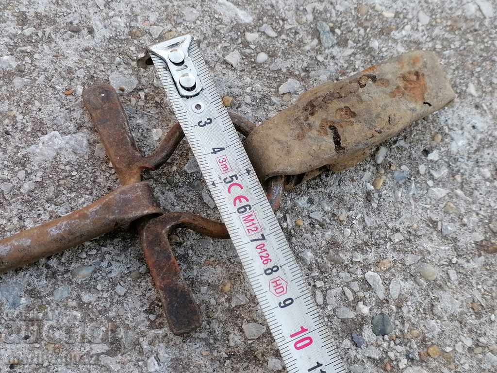 Delivery of Antique reins, wrought iron reins Delivery of Antique reins, wrought iron reins