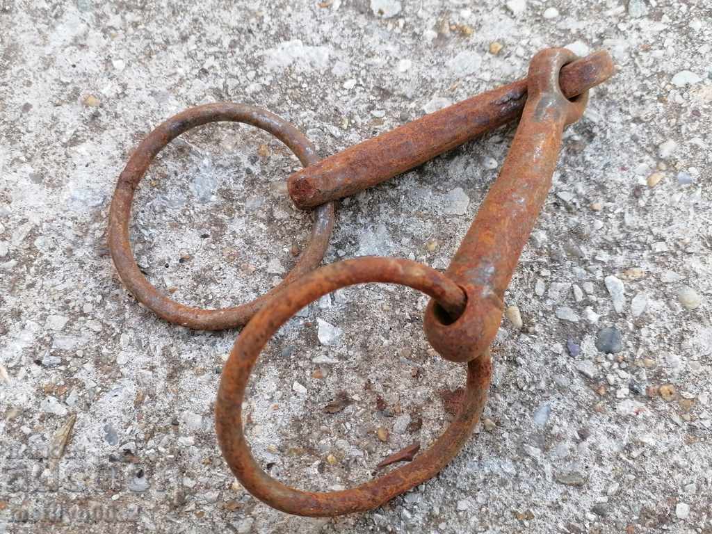 Hățuri antice, hățuri de fier forjat cu preț 29.00 BGN | € 14.83 Hățuri antice, hățuri de fier forjat cu preț 29.00 BGN | € 14.83