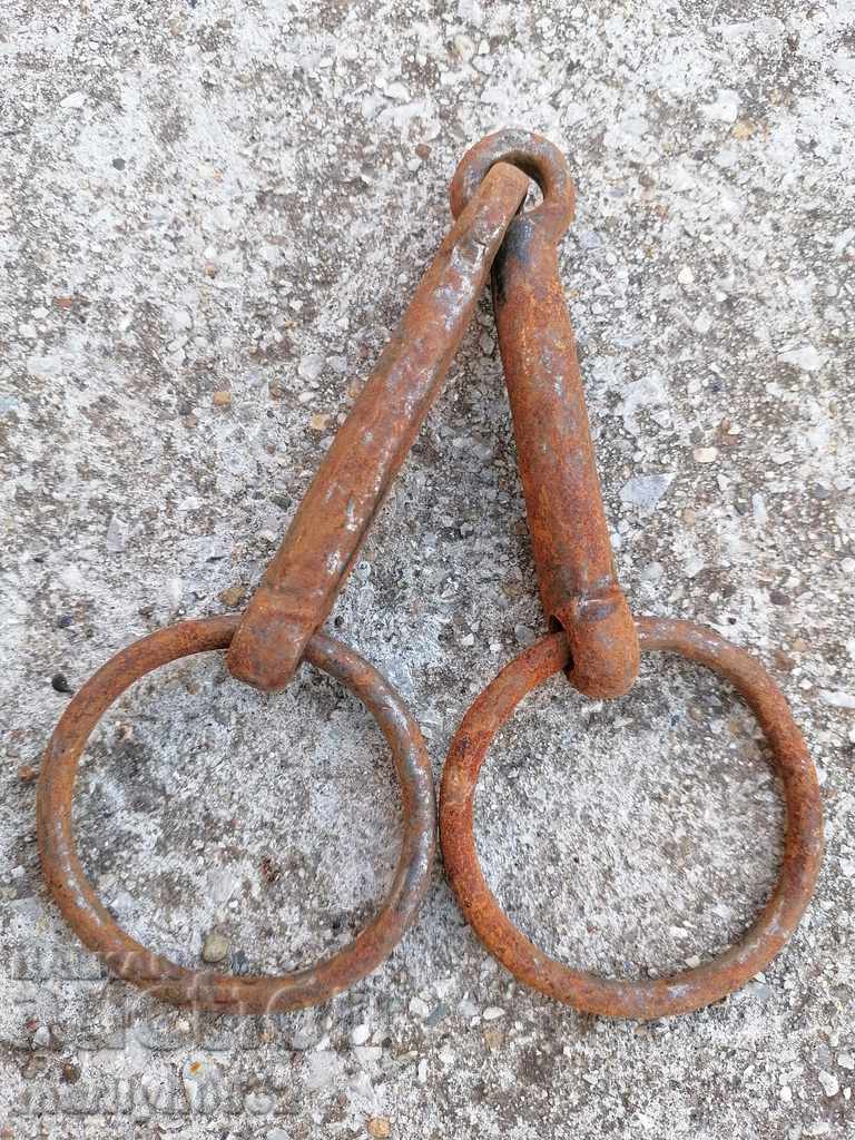 Licitație Hățuri antice, hățuri de fier forjat Licitație Hățuri antice, hățuri de fier forjat