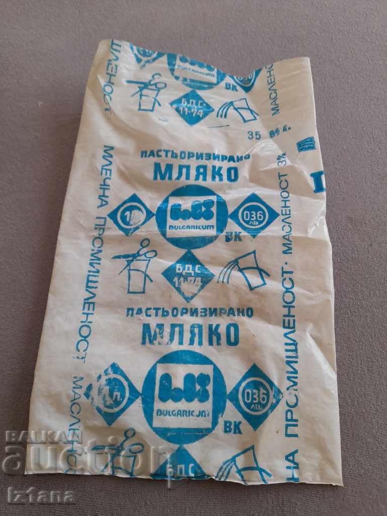 Old packaging of Cow's milk Old packaging of Cow's milk