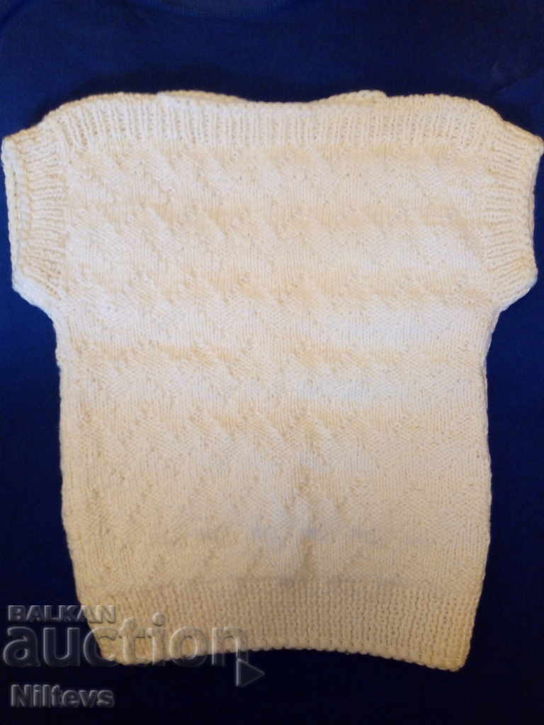 Детски пуловер без ръкави, пан прежда, нов, ръчно плетен.