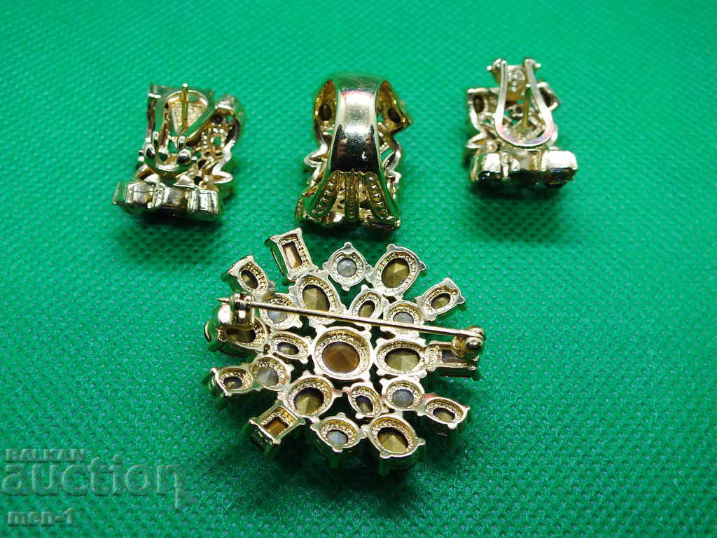 Licitație Set frumos aurit, inel, cercei și broșă