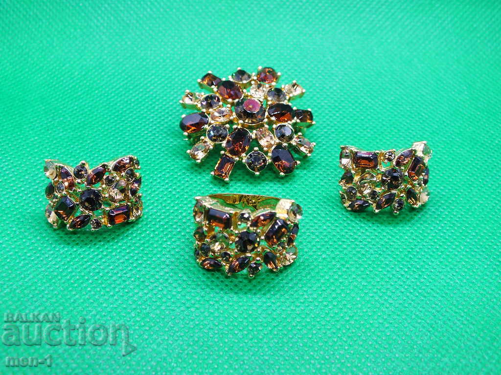 Livrarea Set frumos aurit, inel, cercei și broșă