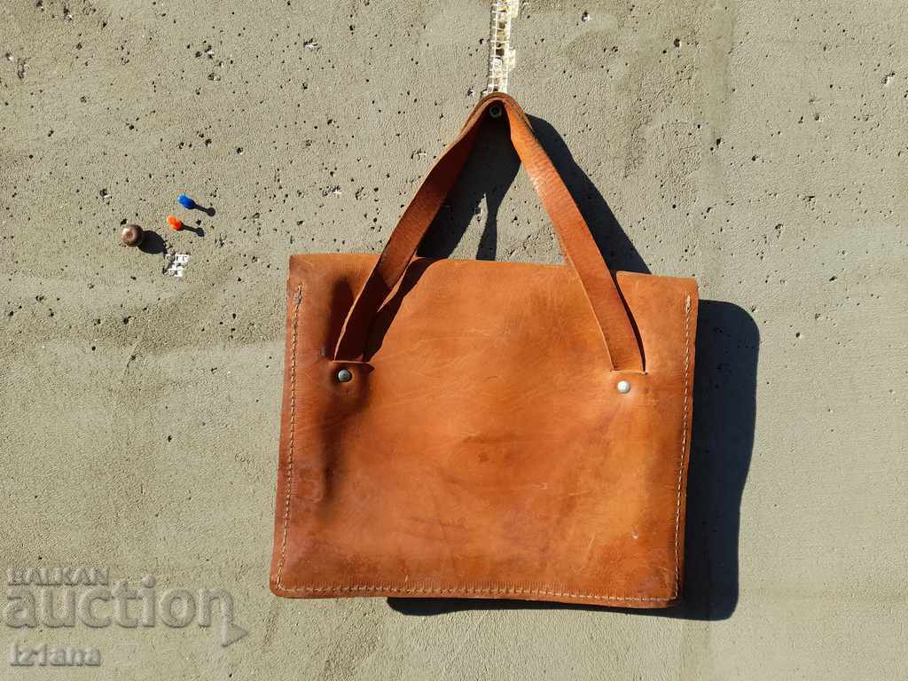 Παλιά δερμάτινη τσάντα με τιμή 45.00 BGN | € 23.01 Παλιά δερμάτινη τσάντα με τιμή 45.00 BGN | € 23.01