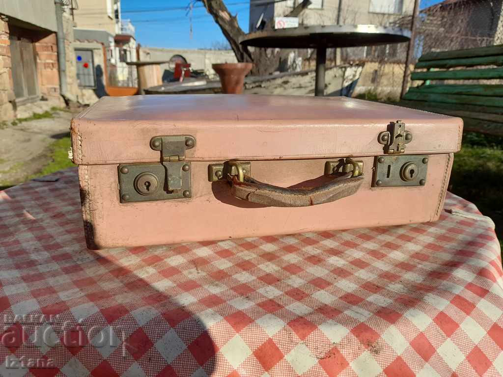 Delivery of Old suitcase, small suitcase for accessories Delivery of Old suitcase, small suitcase for accessories