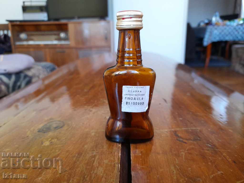 Delivery of Old bottle, Grappa Julia bottle Delivery of Old bottle, Grappa Julia bottle