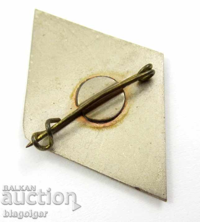 OLD FOOTBALL BADGE-1984-DIAMOND-ENAMEL-SPORTS - 5 OLD FOOTBALL BADGE-1984-DIAMOND-ENAMEL-SPORTS - 5