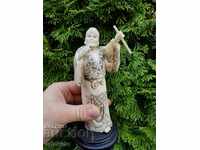 Колекционна японска китайска статуетка от бял кокал
