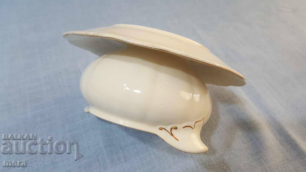 Large porcelain saucer - 6 Large porcelain saucer - 6