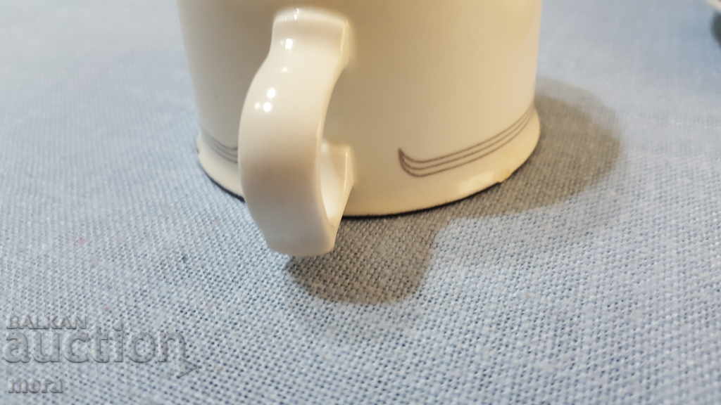 Delivery of Porcelain coffee service Delivery of Porcelain coffee service