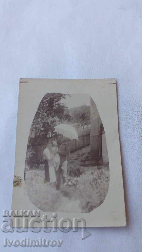 Снимка Кюстендилъ Офицер със семейството си 1917