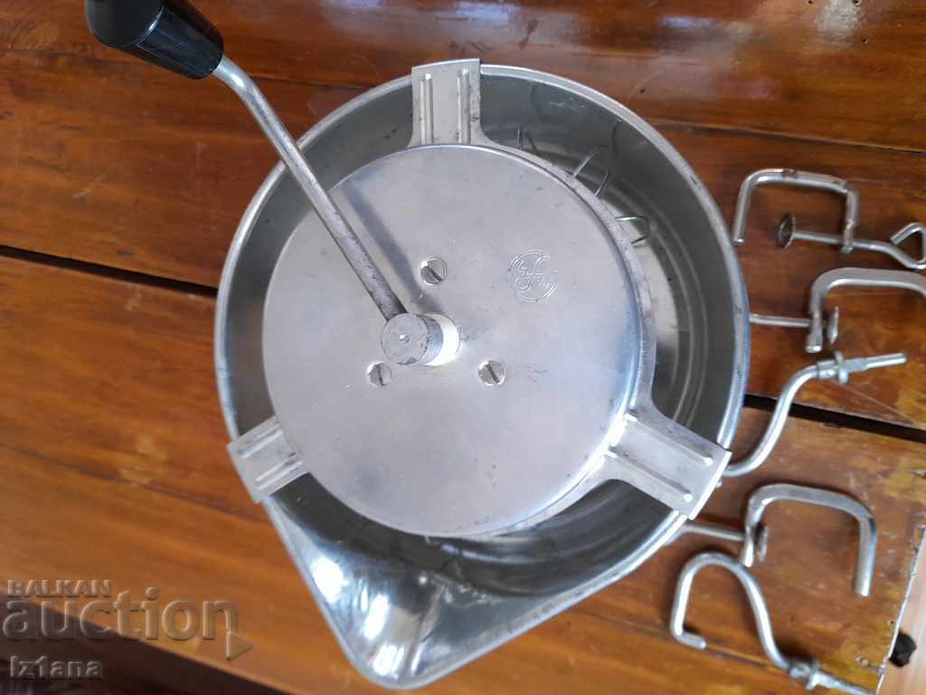 Auction  Old hand mixer, centrifuge