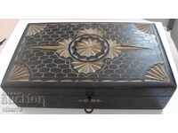 Cutie veche de lemn cu cheie