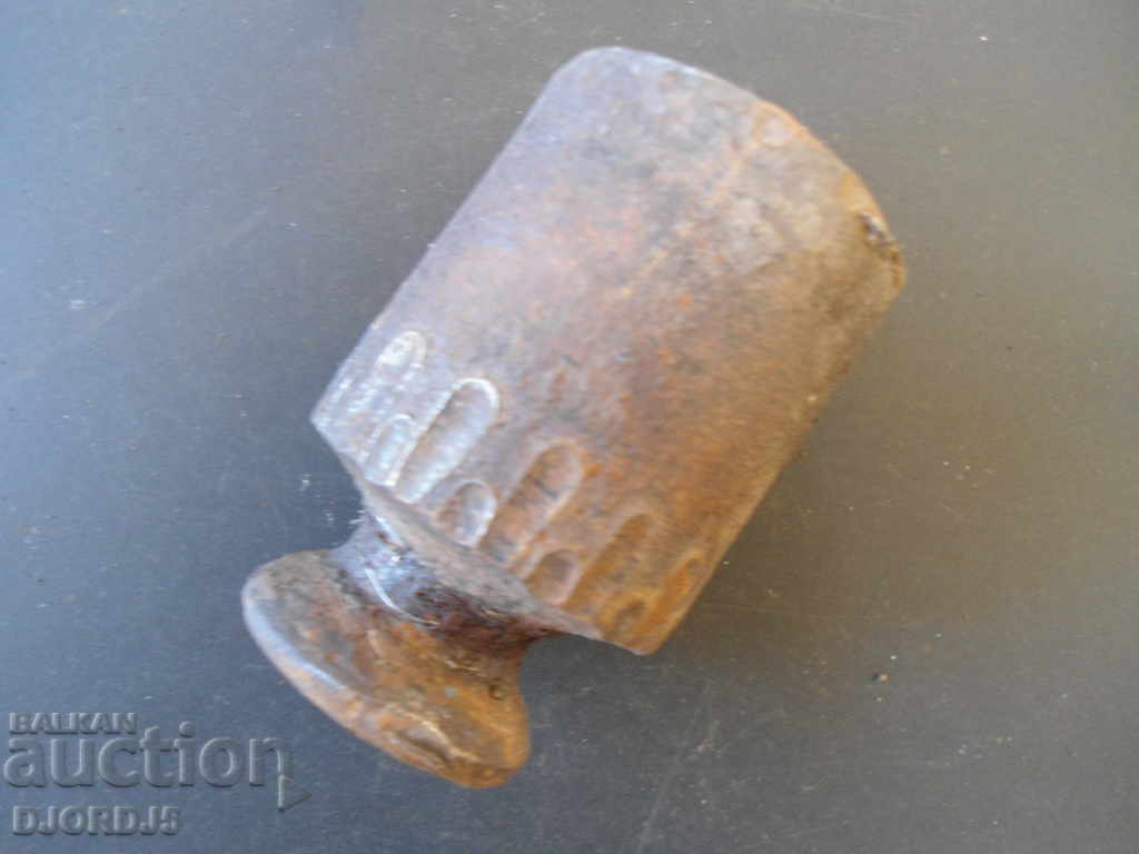 Old weight, mace, 1 kg with price 3.00 BGN | € 1.53 Old weight, mace, 1 kg with price 3.00 BGN | € 1.53