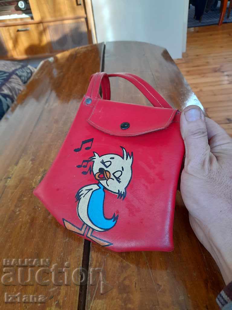 Delivery of An old children's bag Delivery of An old children's bag