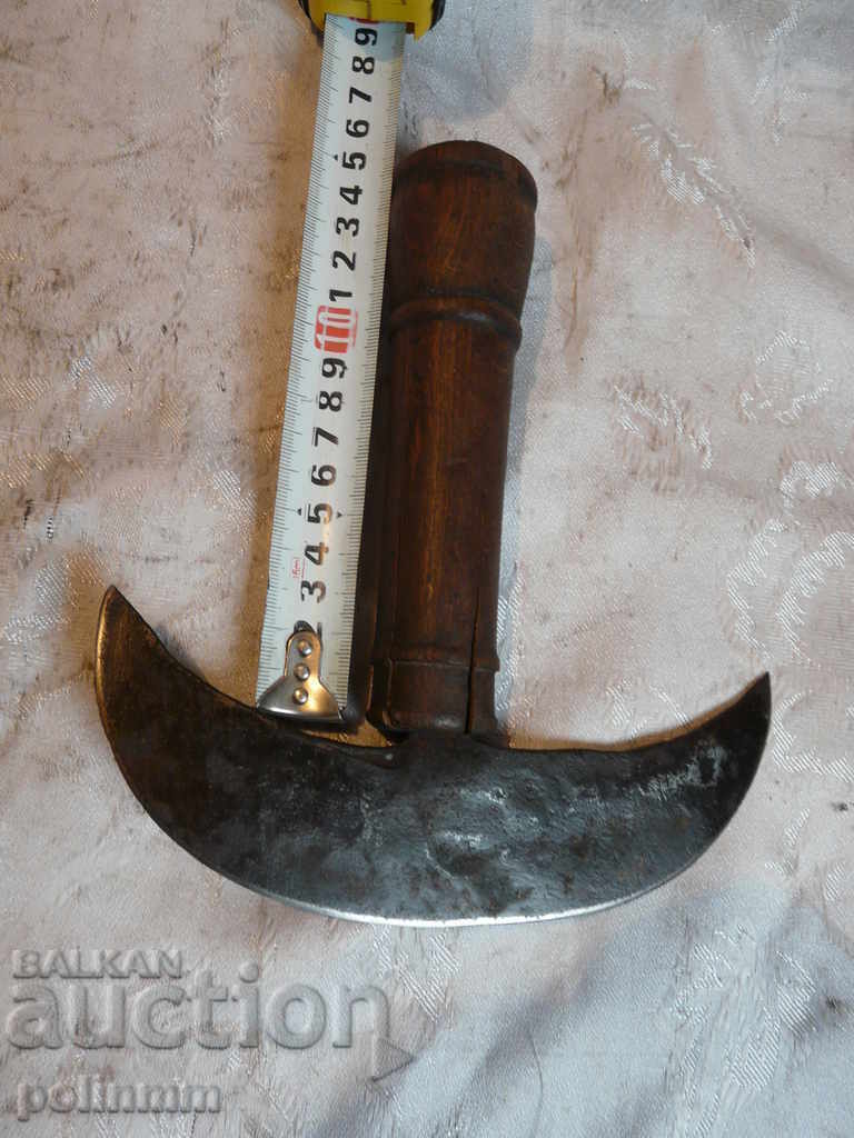 Ένα παλιό μαχαίρι σέλας με τιμή 50.00 BGN | € 25.56