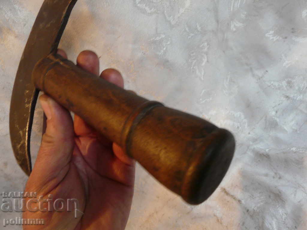 Παράδοση Ένα παλιό μαχαίρι σέλας