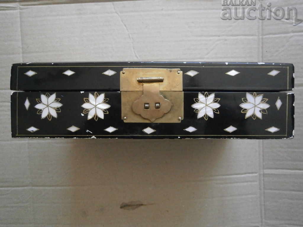 Δημοπρασία vintage ιαπωνική κοσμηματοθήκη, κοσμήματα από μαργαριτάρι Δημοπρασία vintage ιαπωνική κοσμηματοθήκη, κοσμήματα από μαργαριτάρι