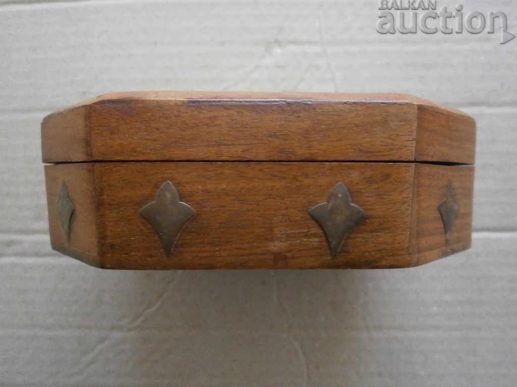 old wooden carved jewelry box jewelry with price 51.00 BGN | € 26.08 old wooden carved jewelry box jewelry with price 51.00 BGN | € 26.08