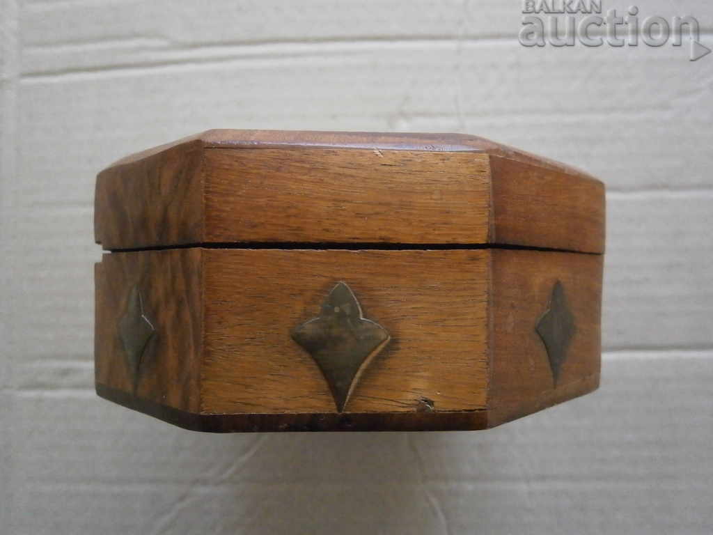 Auction old wooden carved jewelry box jewelry Auction old wooden carved jewelry box jewelry