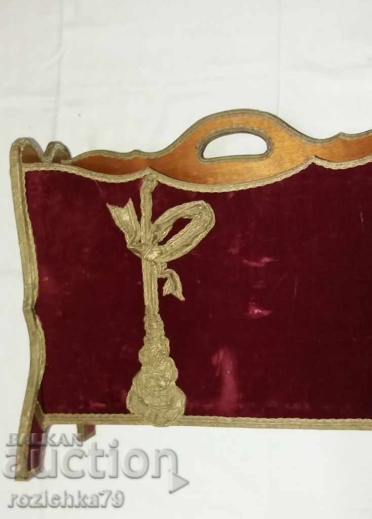 Δημοπρασία Παλιά βάση για εφημερίδες Δημοπρασία Παλιά βάση για εφημερίδες