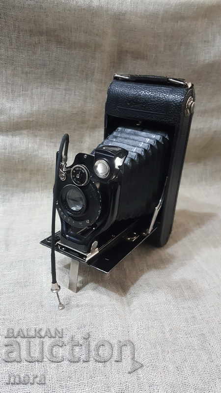 Antique large professional camera with price 260.00 BGN | € 132.94 Antique large professional camera with price 260.00 BGN | € 132.94