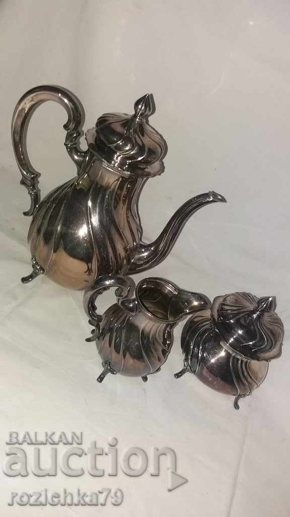 Delivery of Old silver-plated tea set - Floreat