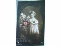 Κάρτα όμορφο παιδί κορίτσι με λουλούδια 1923