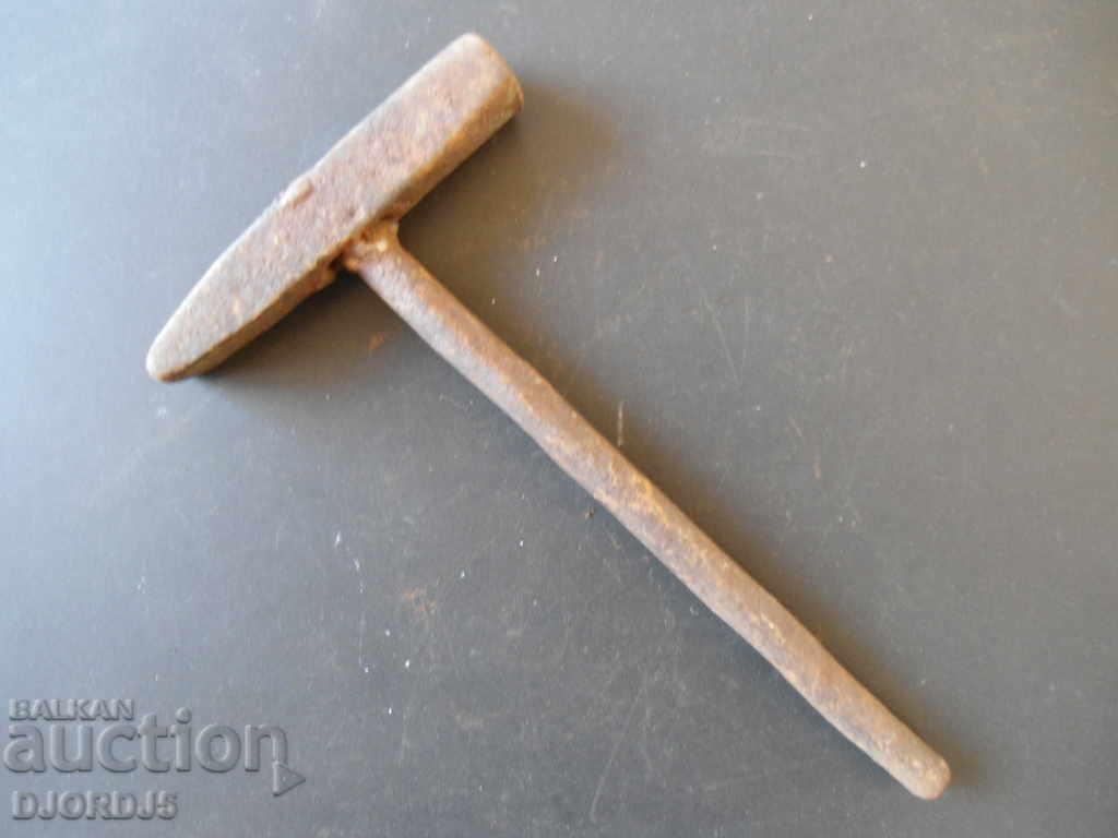 Old little hammer, iron handle with price 3.00 BGN | € 1.53 Old little hammer, iron handle with price 3.00 BGN | € 1.53