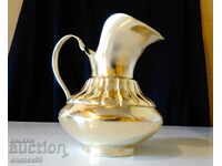 Cană englezească din bronz pentru vin, rachiu, relief