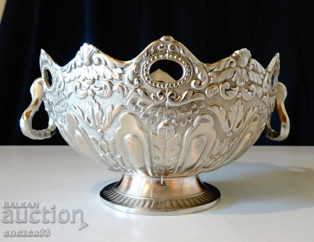 English silver-plated fruit bowl, candy box, marked. with price 59.00 BGN | € 30.17