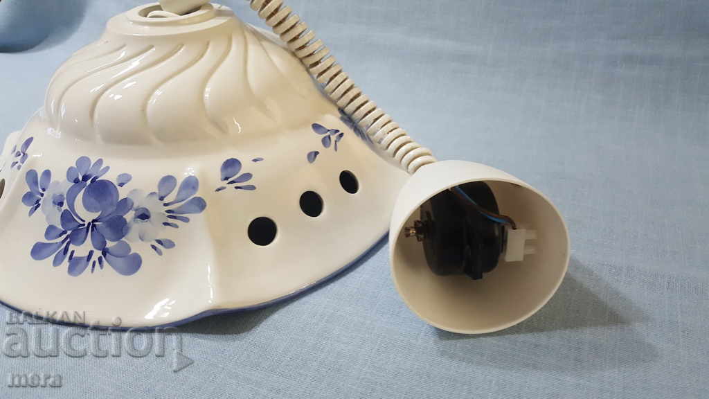 Delivery of Massive porcelain lantern with elevator Delivery of Massive porcelain lantern with elevator