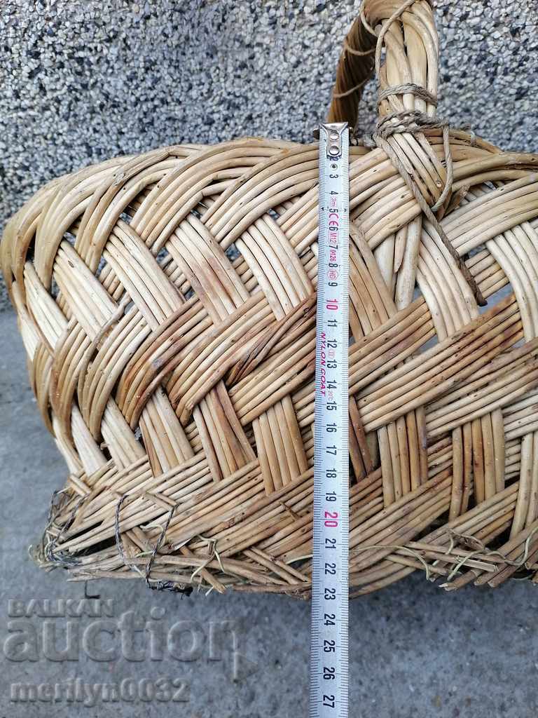 Delivery of Old knit basket, wooden Delivery of Old knit basket, wooden
