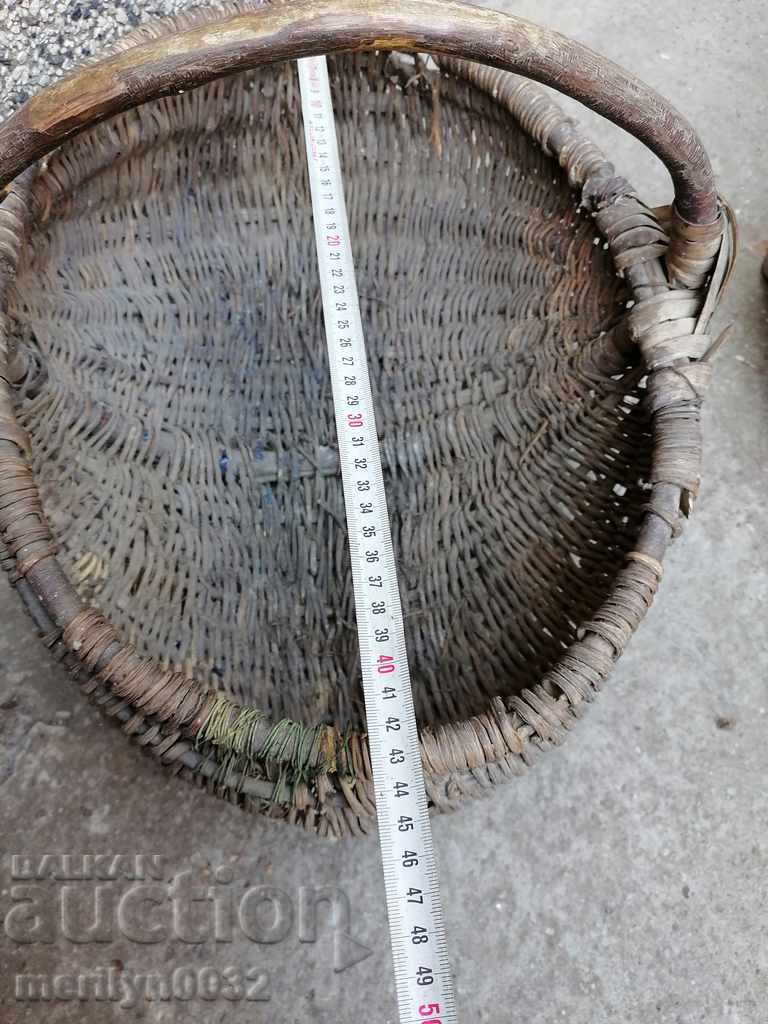 Delivery of Old knit basket, wooden Delivery of Old knit basket, wooden