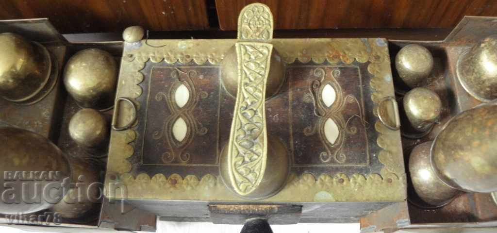 Auction  OLD SHOE SHINE BOX - PERSONAL DELIVERY ONLY